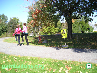 Gambadeuses sur une traverse